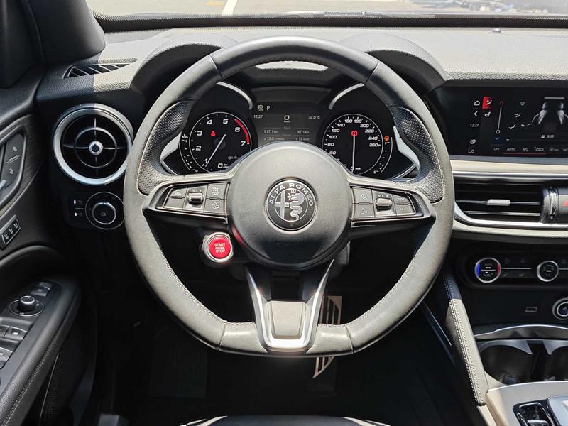 Alfa Romeo Stelvio, 2023 — фото 8 из 12