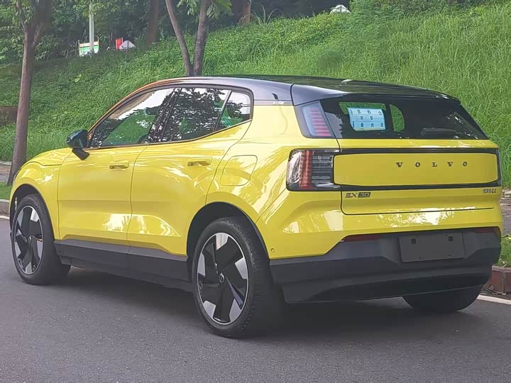 Volvo EX30, 2024 — фото 3 из 9