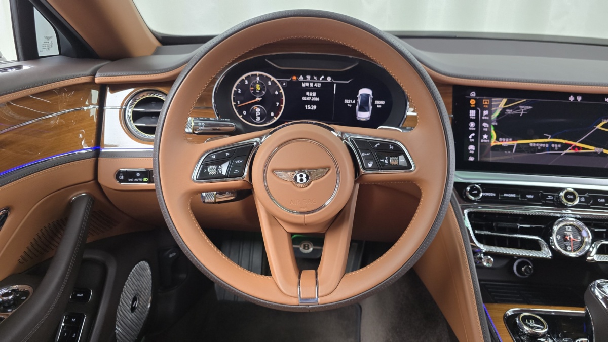 Bentley Flying Spur, 2022 — фото 11 из 12