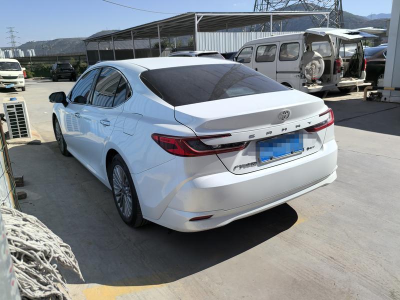 Toyota Camry, 2024 — фото 4 из 10