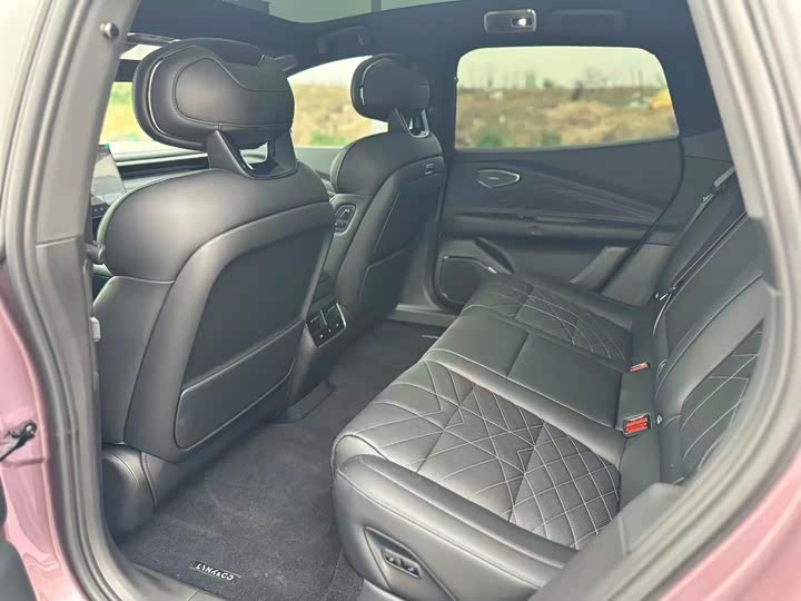 Lynk & Co 30 EM-P Hybrid, 2025 — фото 9 из 9