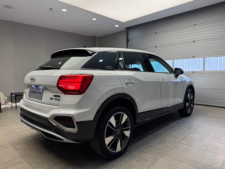 Audi Q2L, 2023 — фото 3 из 9