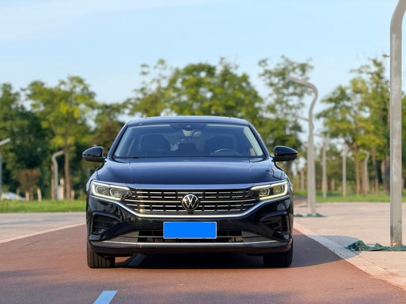 Volkswagen Passat, 2022 — фото 2 из 12