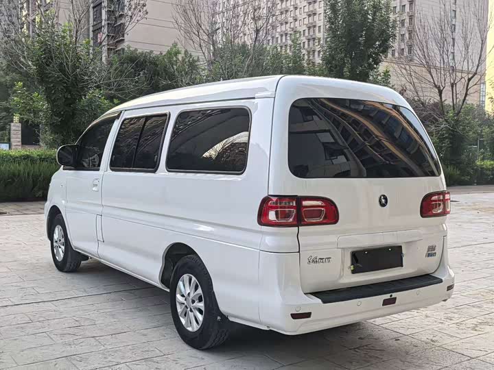 Dongfeng Forthing Lingzhi M5 EV, 2022 — фото 7 из 9