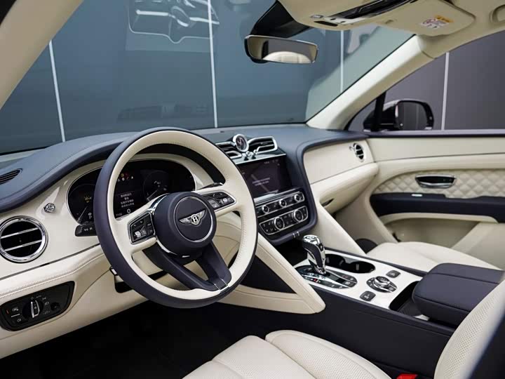 Bentley Bentayga, 2023 — фото 7 из 9