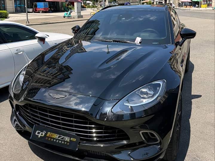 Aston Martin DBX, 2021 — фото 2 из 7