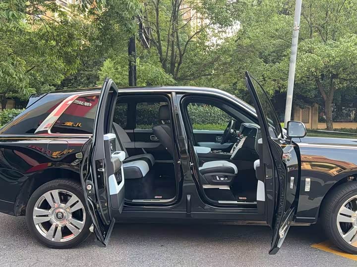 Rolls-Royce Cullinan, 2023 — фото 3 из 9