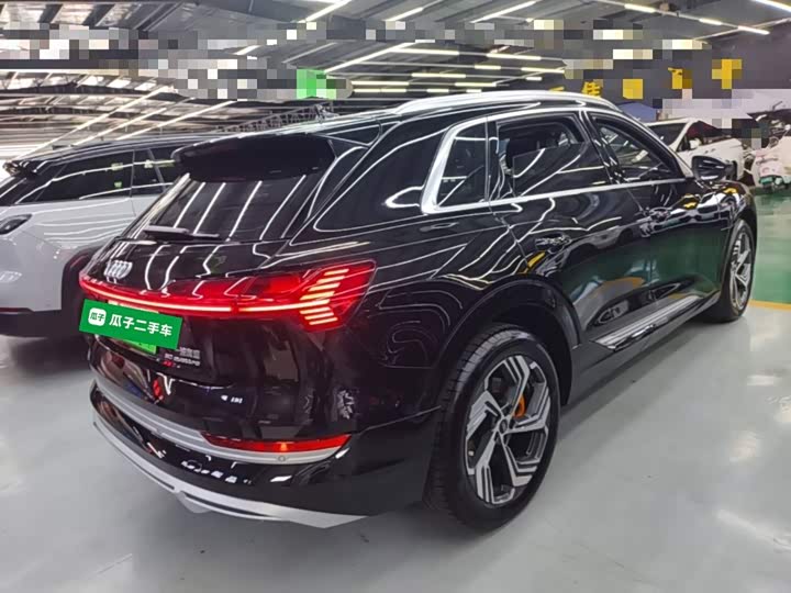 Audi e-tron, 2023 — фото 7 из 9