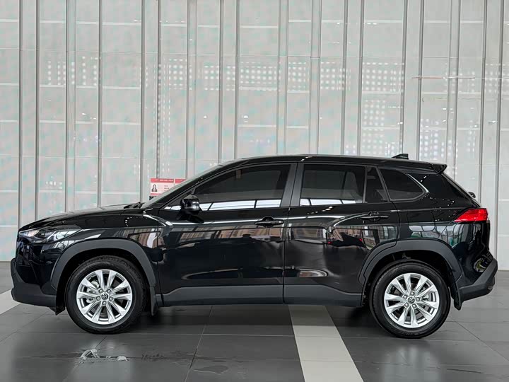 Toyota Corolla Cross, 2022 — фото 4 из 9