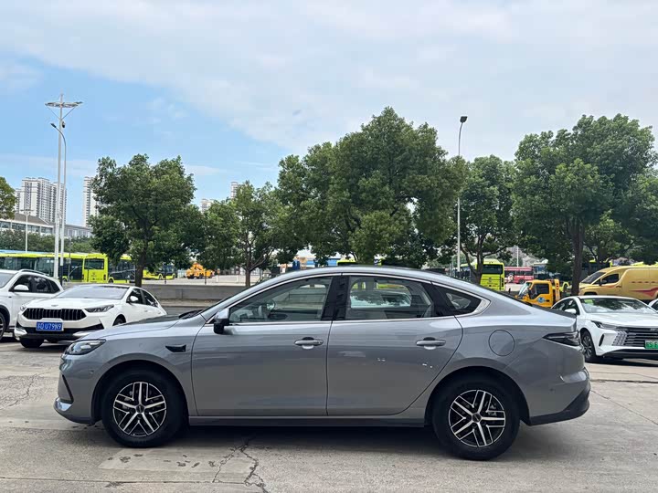 BYD Seal 05 DM-i Hybrid, 2024 — фото 8 из 9