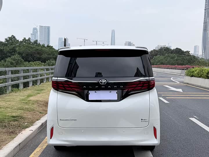 Toyota Alphard, 2023 — фото 5 из 9