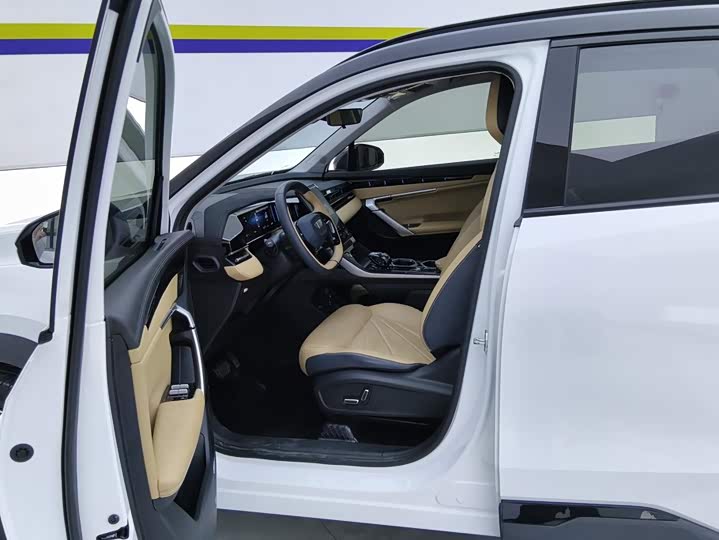 Geely Atlas L, 2023 — фото 9 из 9