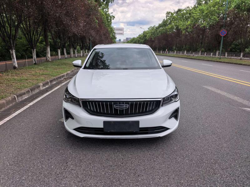 Geely Emgrand, 2023 — фото 2 из 9