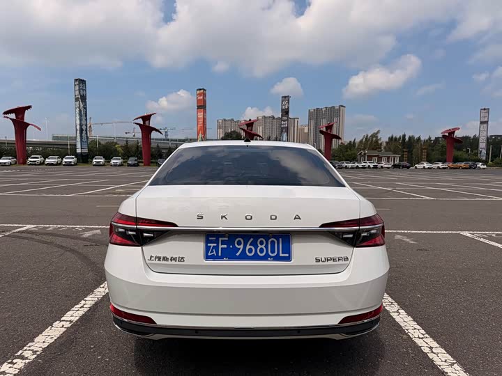 Skoda Superb, 2023 — фото 5 из 9