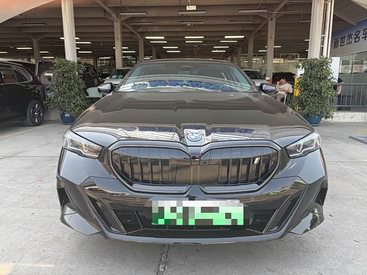 BMW i5, 2025 — фото 2 из 9