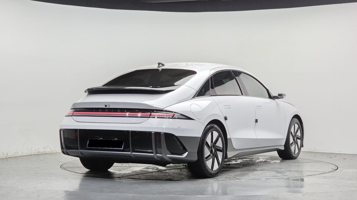 Hyundai Ioniq 6, 2023 — фото 2 из 12