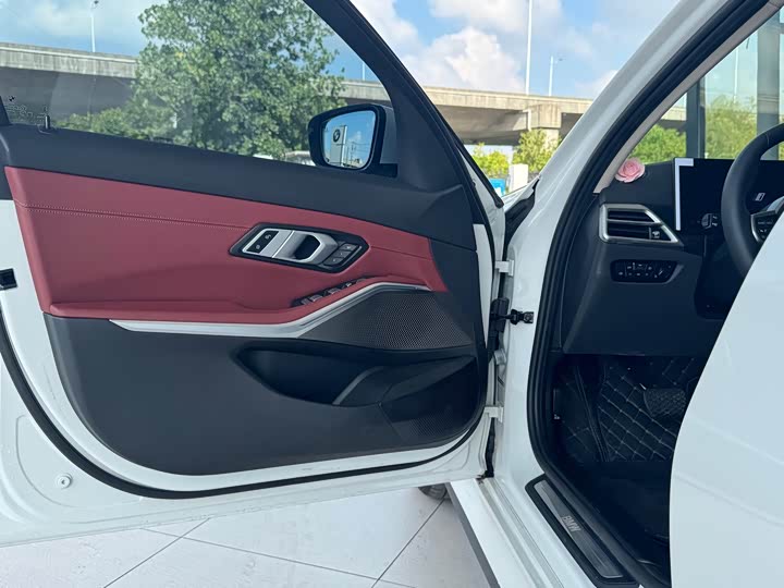 BMW i3, 2025 — фото 8 из 9