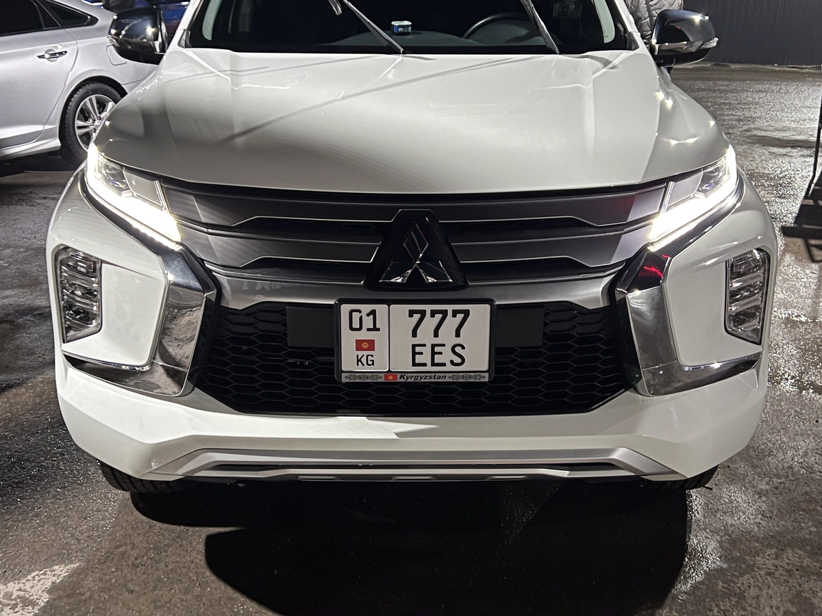 Mitsubishi Montero Sport, 2023 — фото 4 из 12