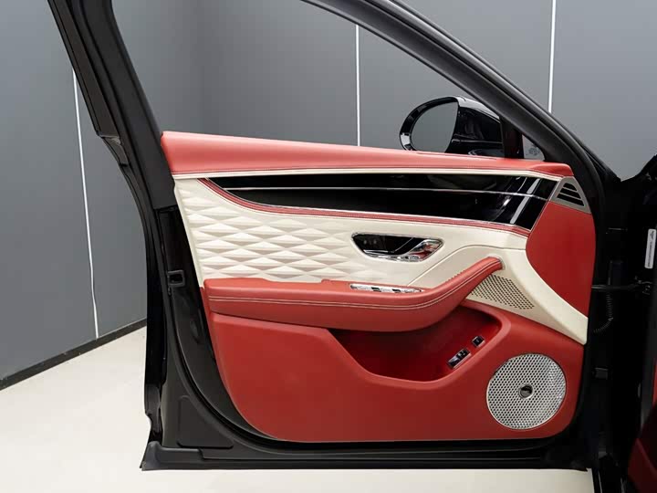 Bentley Flying Spur, 2025 — фото 9 из 9