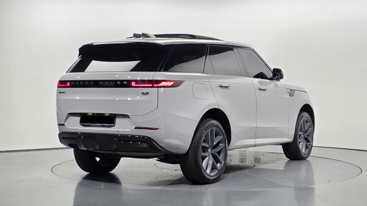 Land Rover Range Rover Sport, 2023 — фото 2 из 12