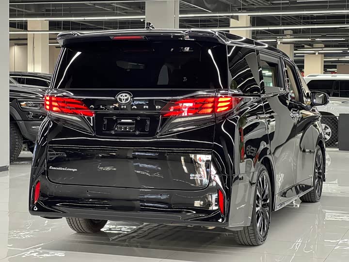 Toyota Alphard, 2024 — фото 4 из 9