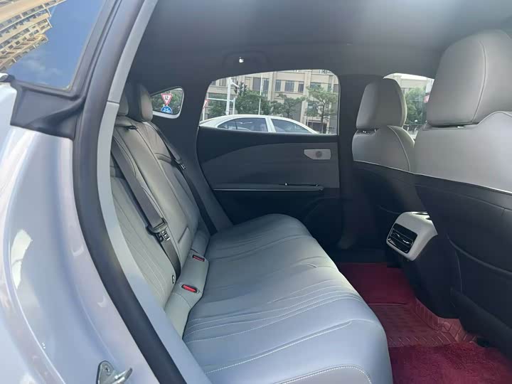Geely Galaxy E8, 2024 — фото 5 из 9