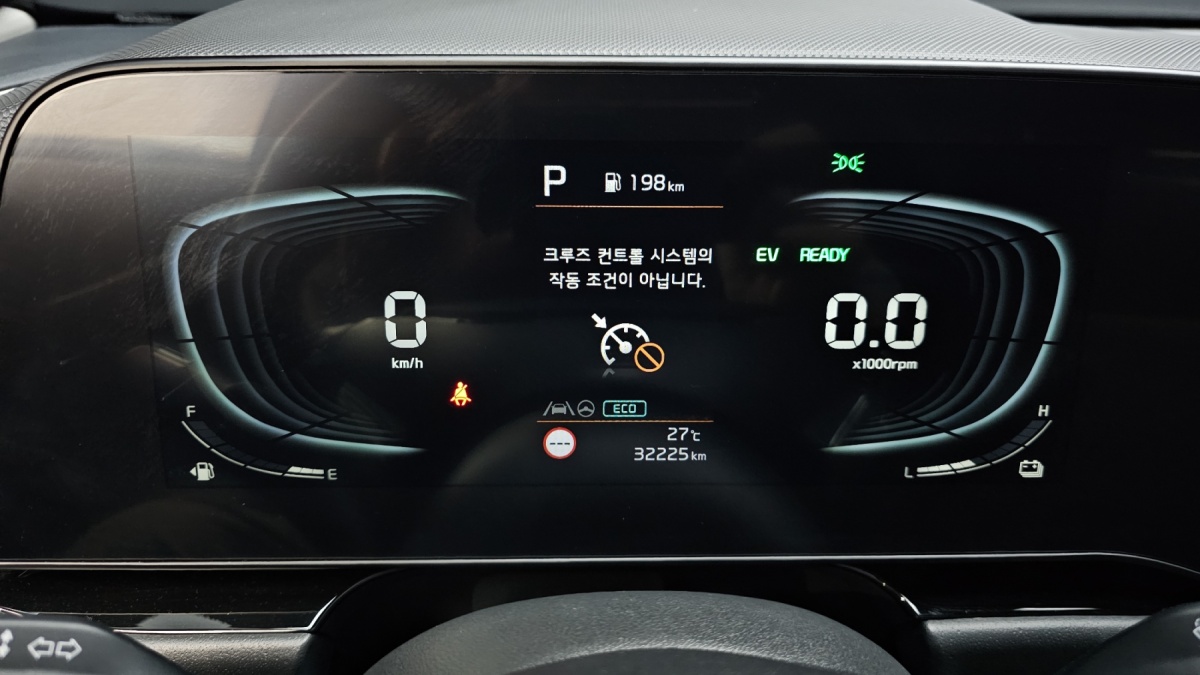 Kia Niro, 2023 — фото 8 из 12