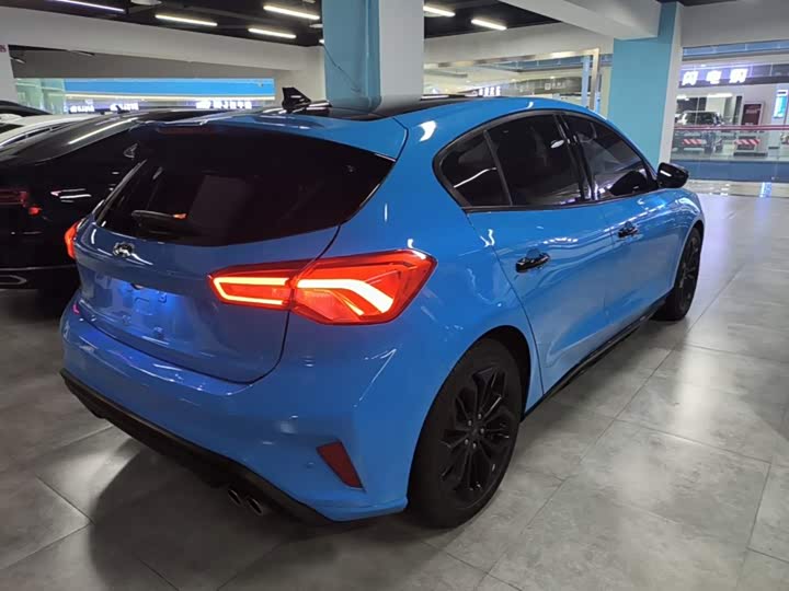 Ford Focus, 2022 — фото 7 из 9