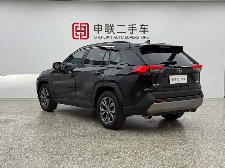 Toyota RAV4, 2024 — фото 2 из 9