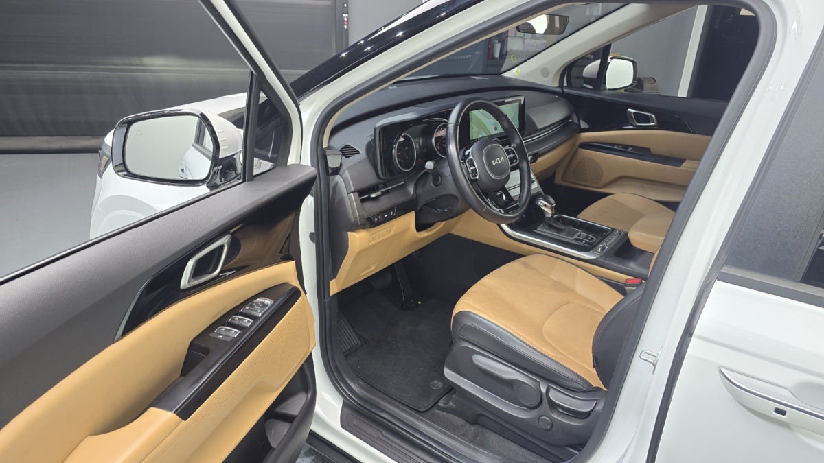 Kia Carnival, 2022 — фото 10 из 12