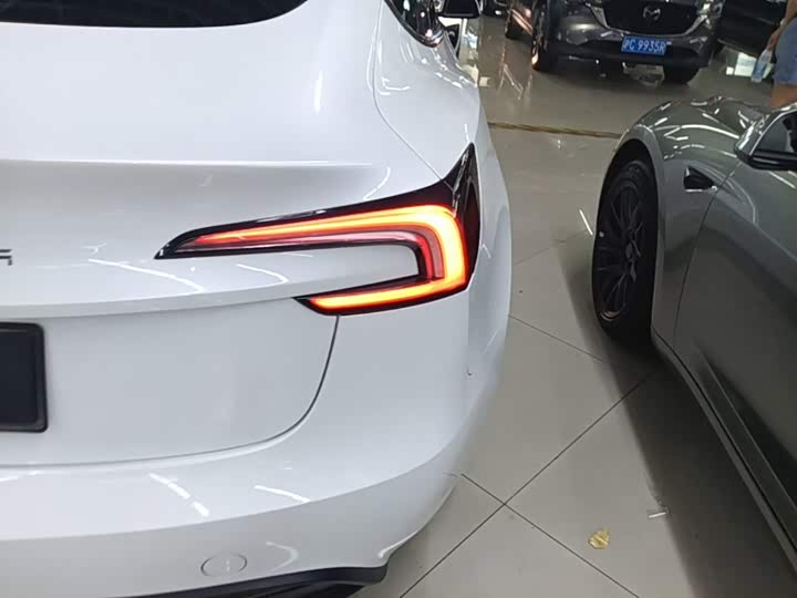 Tesla Model 3, 2024 — фото 8 из 9