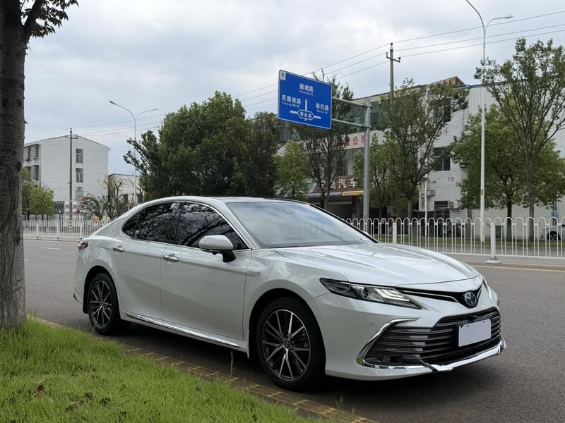 Toyota Camry, 2023 — фото 3 из 11