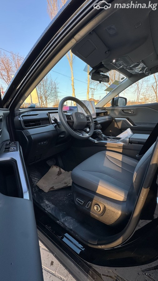 Toyota Rav4, 2026 — фото 6 из 7