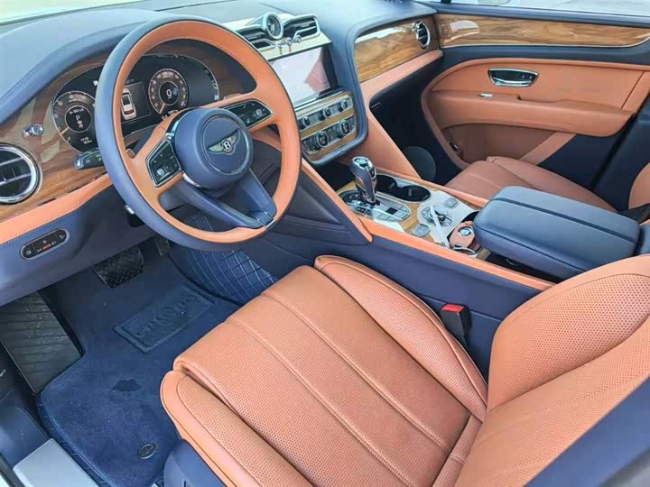 Bentley Bentayga, 2024 — фото 5 из 9