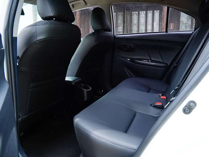 Toyota Yaris L, 2022 — фото 5 из 9