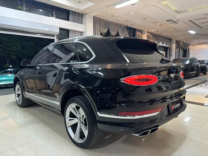 Bentley Bentayga, 2022 — фото 9 из 9