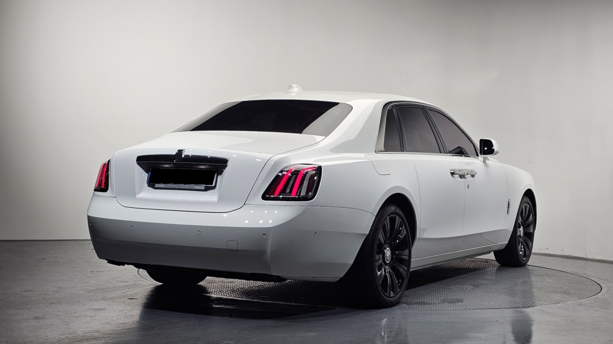 Rolls-Royce Ghost, 2025 — фото 2 из 12