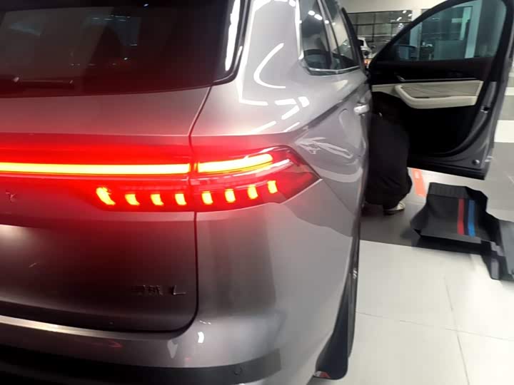 Geely Monjaro, 2025 — фото 8 из 9