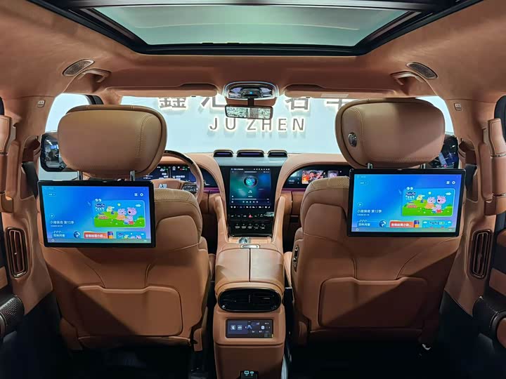BYD Yangwang U8, 2023 — фото 8 из 9