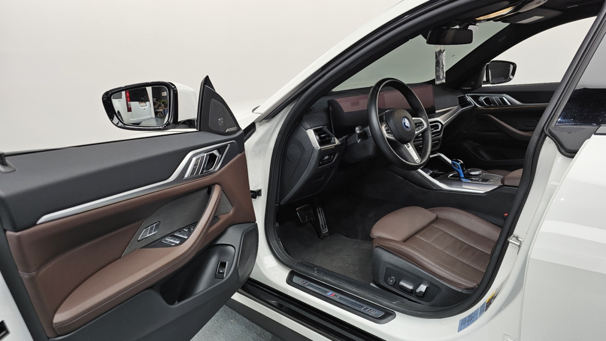 BMW i4, 2022 — фото 10 из 12