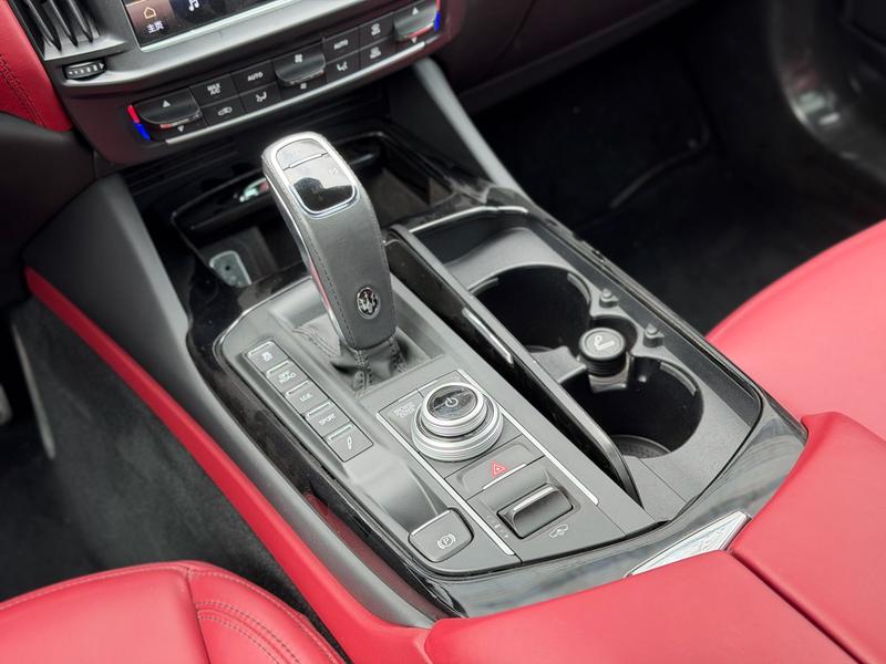 Maserati Levante, 2021 — фото 8 из 12