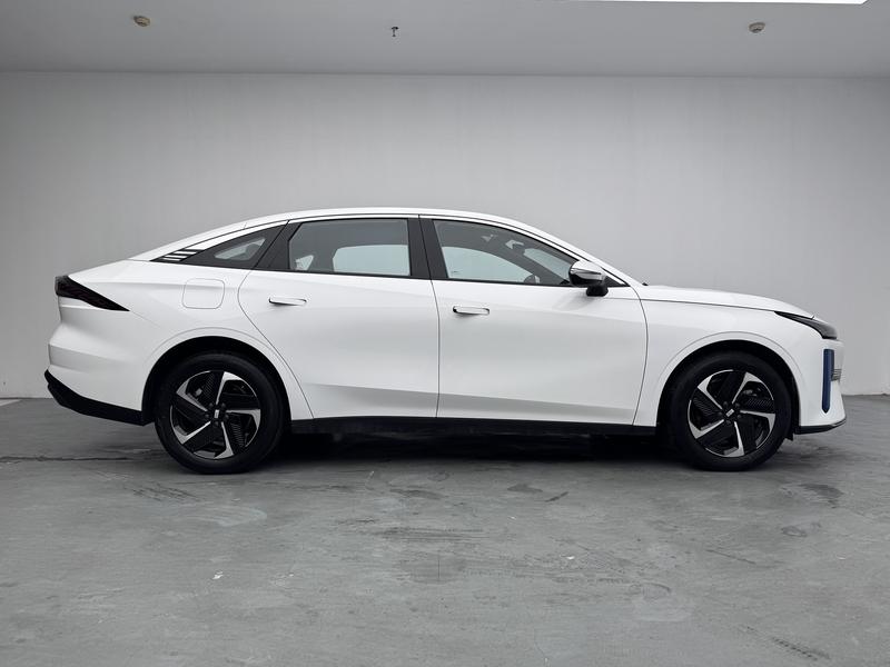 Geely Galaxy L6, 2023 — фото 8 из 12