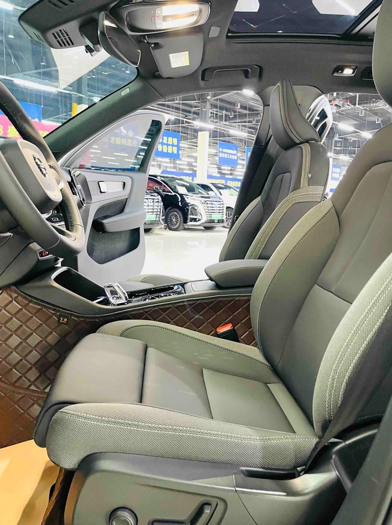 Volvo XC40, 2023 — фото 8 из 11