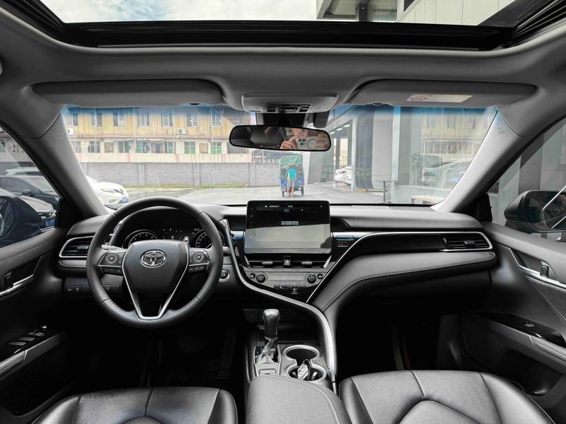 Toyota Camry, 2023 — фото 7 из 10