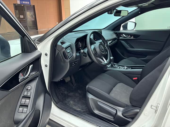 Mazda CX-4, 2023 — фото 7 из 9