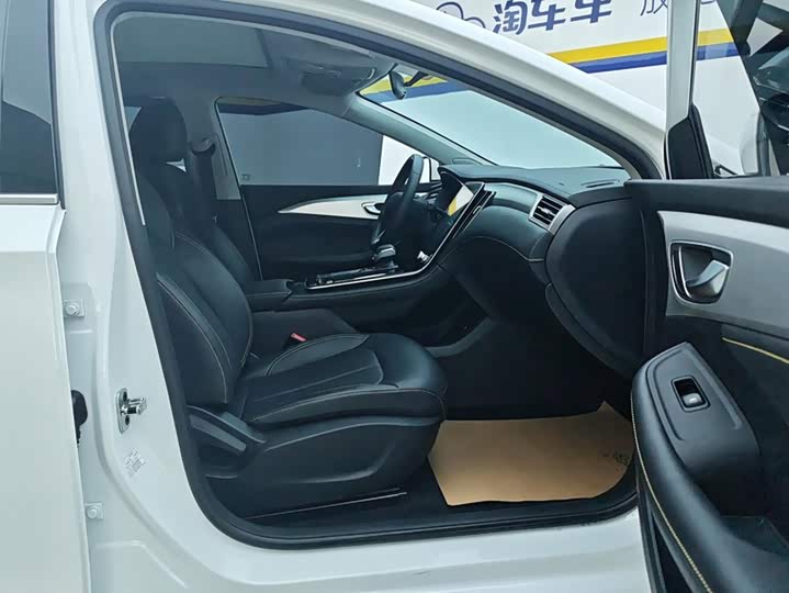 Roewe i6 Max EV, 2025 — фото 8 из 9