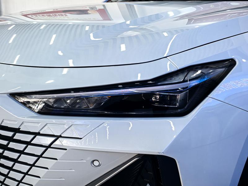 Changan UNI-V Hybrid, 2024 — фото 5 из 12