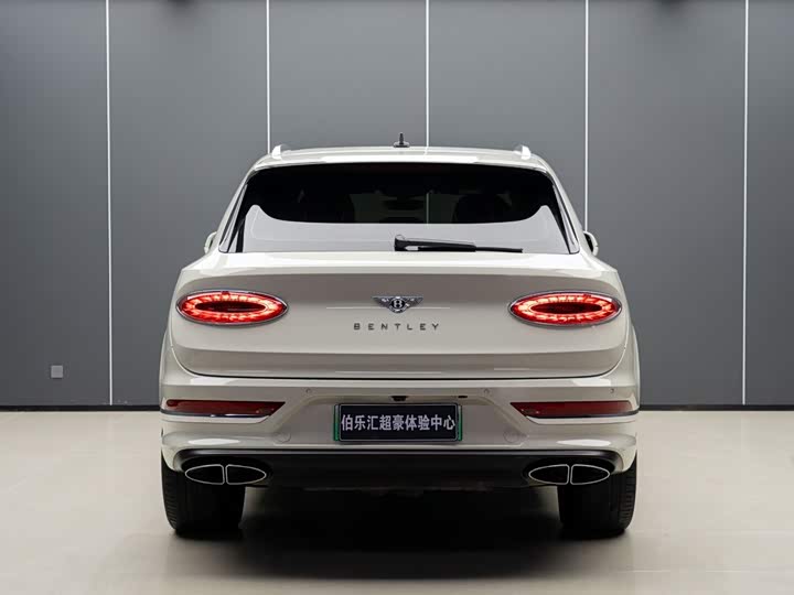 Bentley Bentayga Hybrid, 2021 — фото 7 из 9