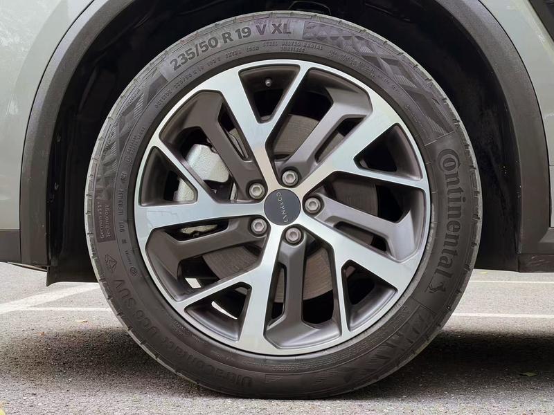 Lynk & Co 01 EM-P Hybrid, 2021 — фото 9 из 12