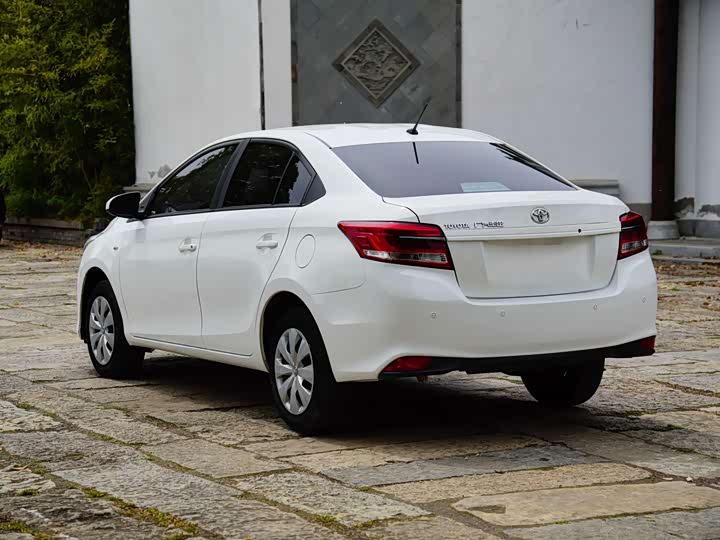 Toyota Yaris L, 2022 — фото 8 из 9